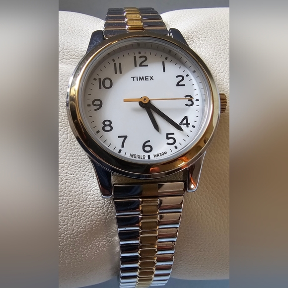 TIMEX INDIGLO WOMEN'S WATCH Gold and Silver Tone New Battery - Picture 2 of 8